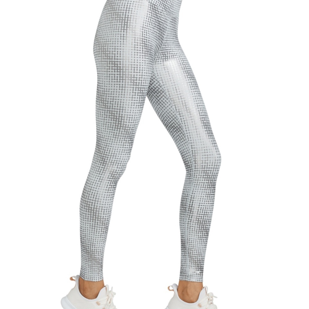 Peloton Show Up Foil Printed Legging Size Medium Like New - Picture 6 of 10